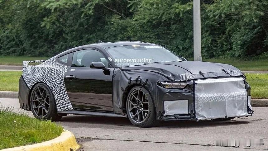 我们早就知道福特正在准备推出S550 Mustang Shelby GT500的