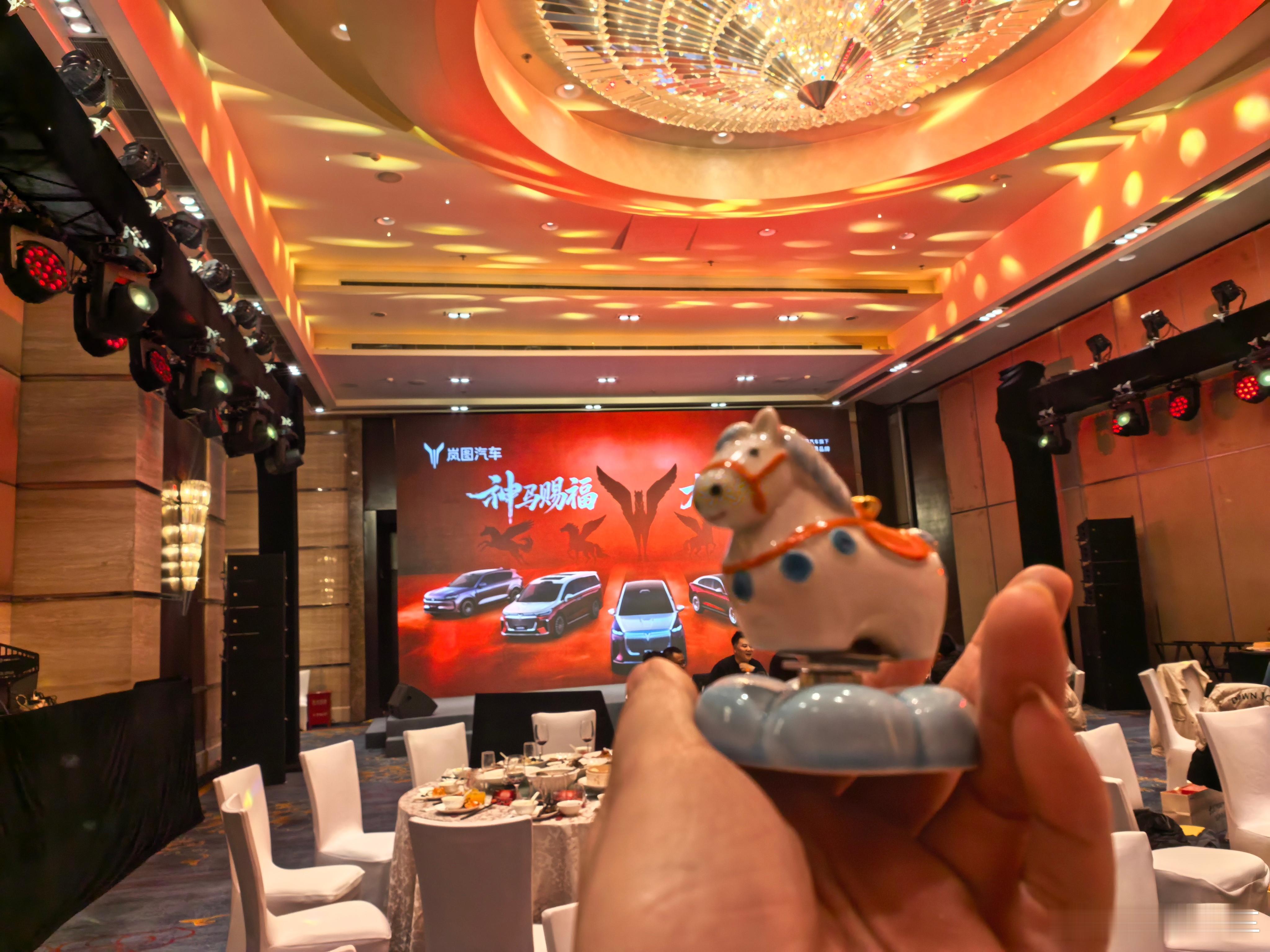 参加岚图的家宴答题获得了 3 只可爱的小马我给他们都起了应景的名字马上有福，马上