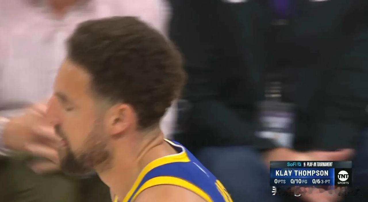NBA赛场之附加赛的克莱汤普森，状态全无，目前10中0，一分未得！
  附加赛9