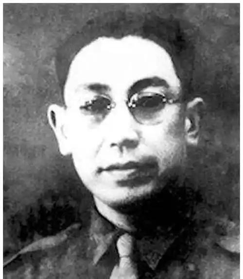 郭汝瑰起义后才知道，和他共事多年的那位副官，其实从来没有真正效忠过任何一方，他在