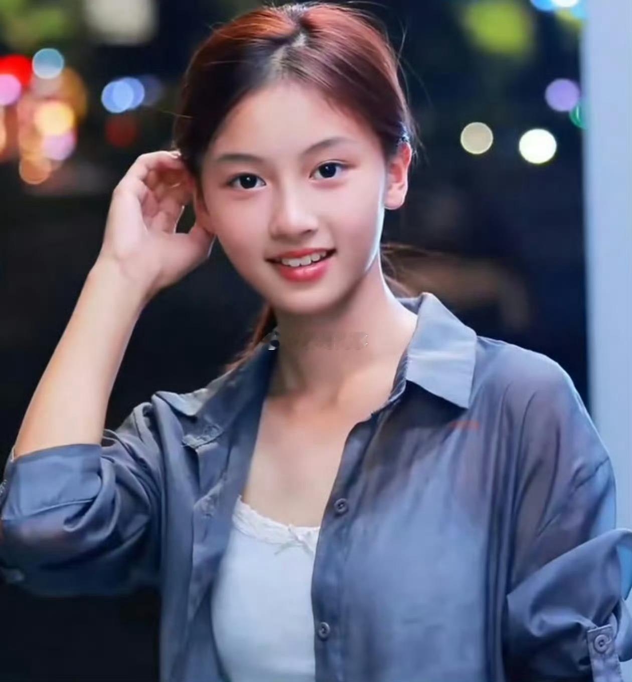 女孩因撞脸张柏芝全网走红像么？怎么看都不像哎😶 ​​​
