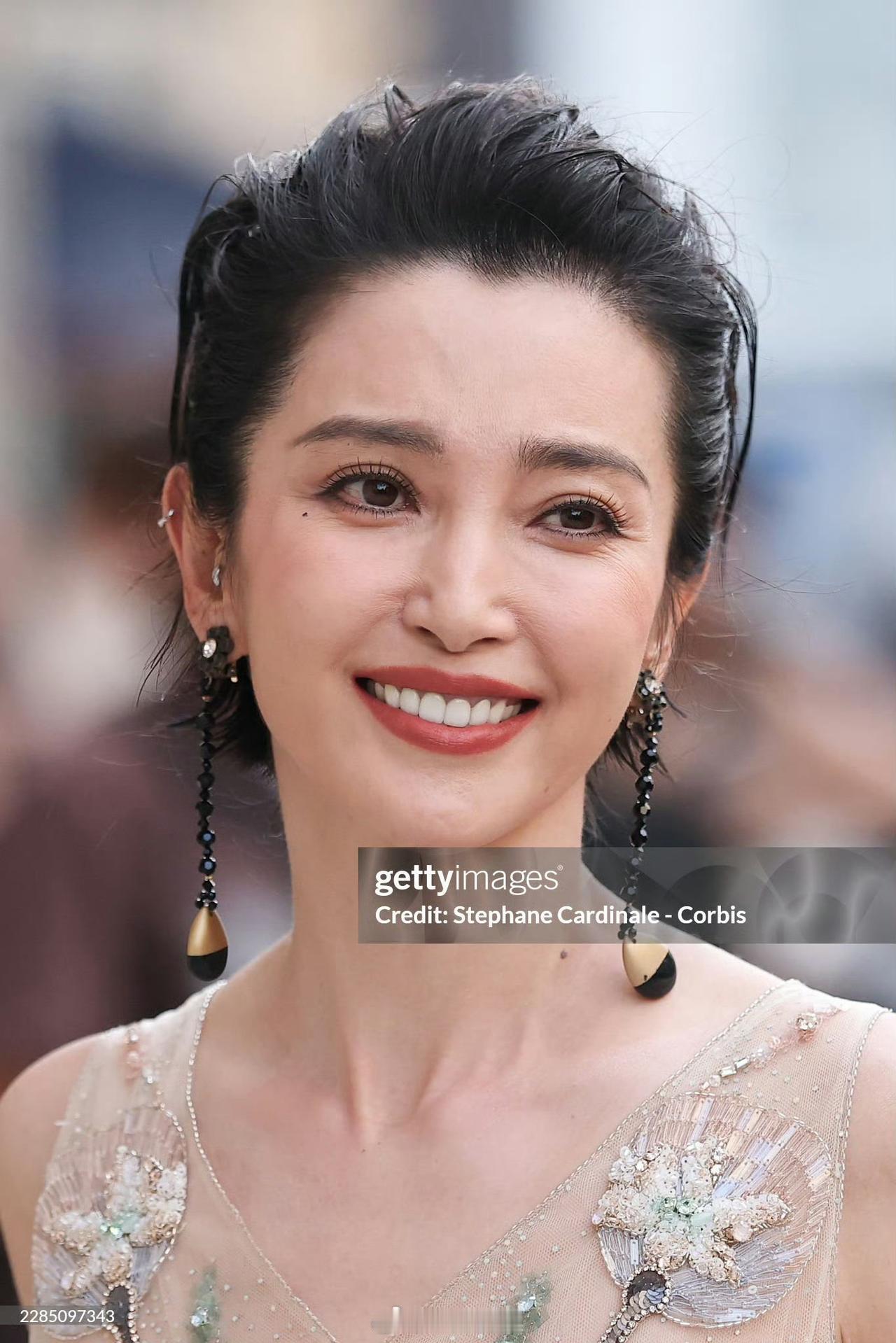 这是谁的童年女神？这个生图水平真的很顶级了，要知道李冰冰是50多岁的人了，也只是