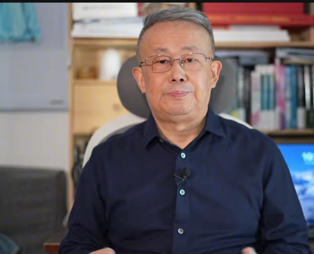 项立刚点评段永平。
2月9日，有网友给项立刚先生留言说，段永平人在美国，吹特斯拉