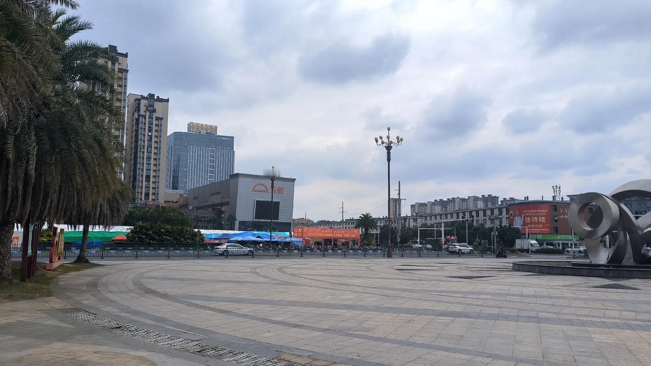 知道这是哪里的天虹吗？好久没有回老家了