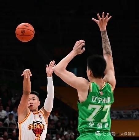 战术体系成熟克制，广东高压防守+快攻反击精准命中深圳短板
 
本场对决的胜负，本