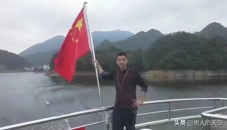 《浣溪沙》孤舟棹水任飘摇

文／原点

暮鼓声声过小桥，

闲庭醉梦几逍遥，

