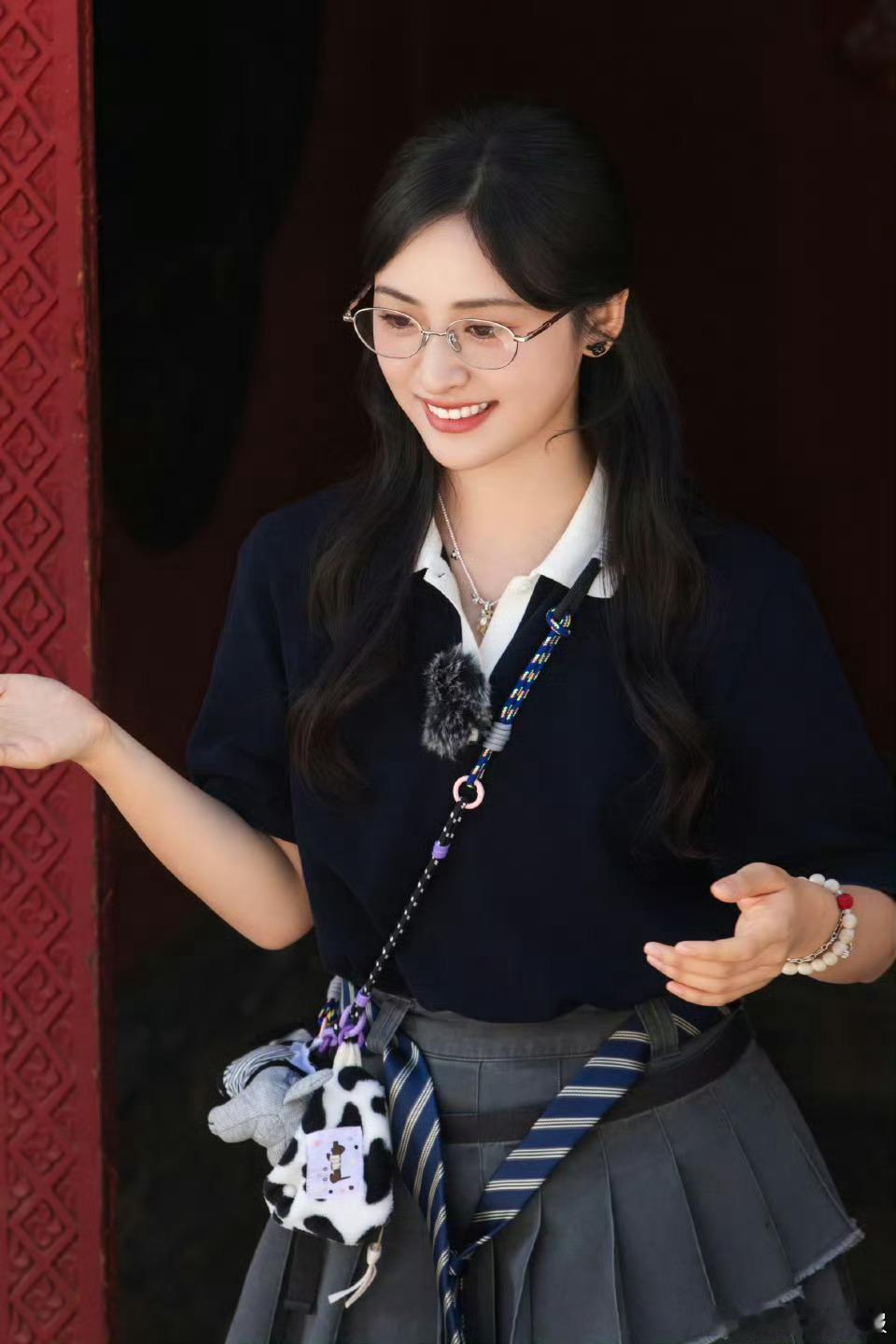 沈月的中餐厅致富路沈月银丝眼镜 从元气少女到省钱能手，沈月《中餐厅》开启‘致富经