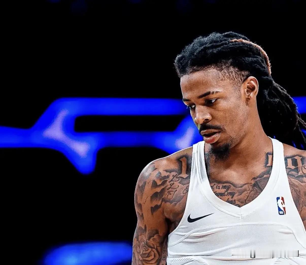 根据Shams Charania报道，灰熊首次考虑聆听有关球队核心贾-莫兰特的报