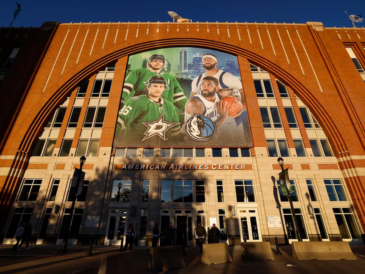 达拉斯独行侠队已对NHL达拉斯星队提起违约诉讼，指控后者阻挠美航中心的升级改造工