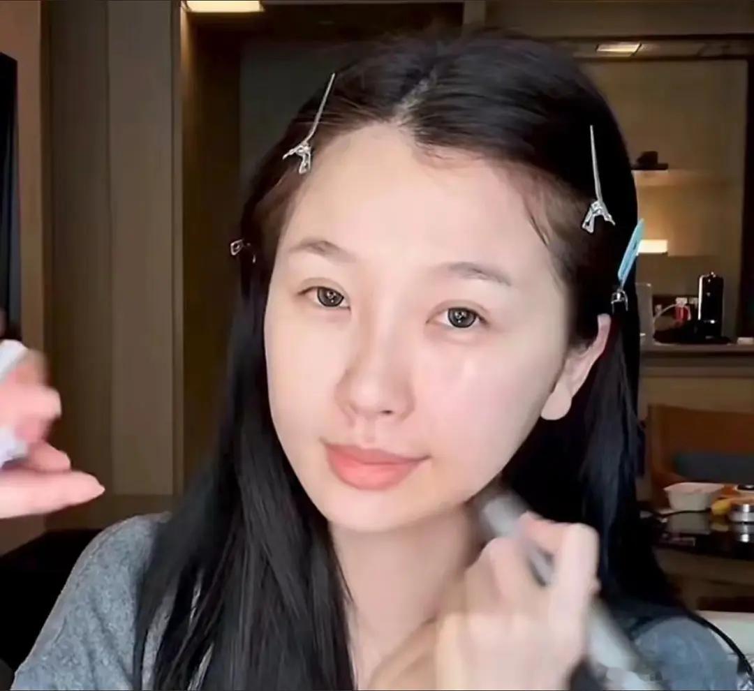 赵露思 虞书欣素颜，谁更胜一筹呢？ 