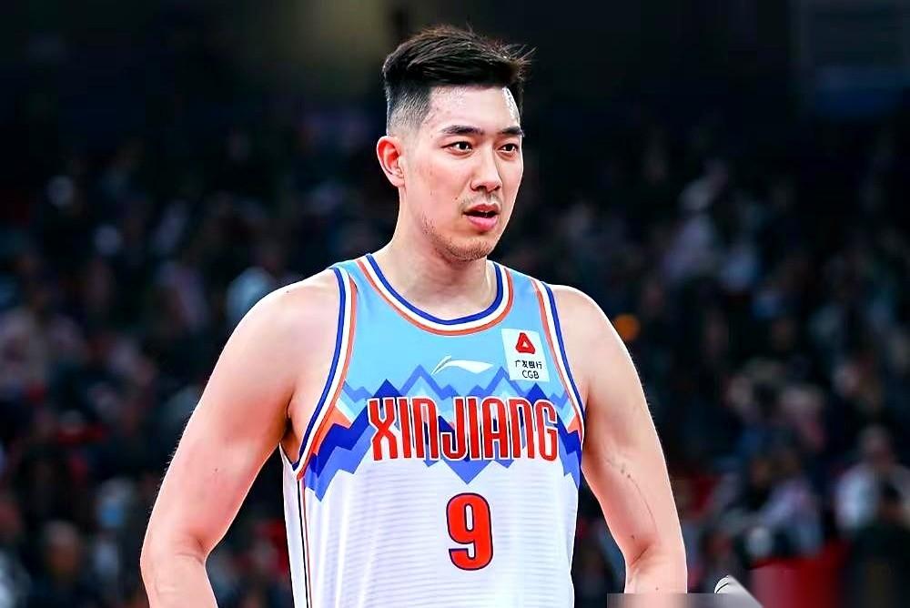 谁能想到，那个被球迷戳着脊梁骨骂“软蛋”的吴冠希，昨晚把辽宁的内线给打穿了。
就