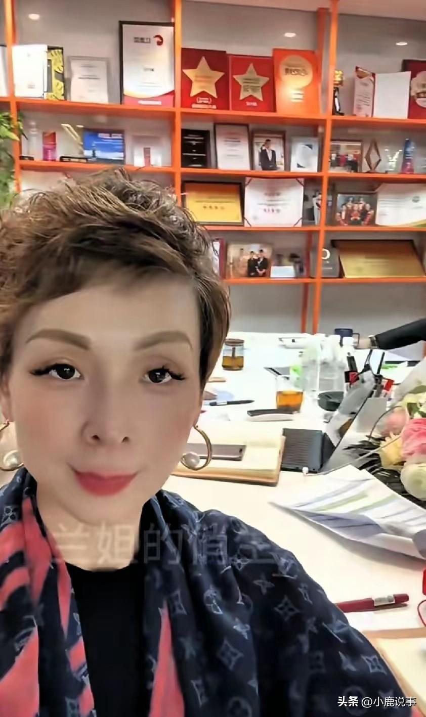 麻六记直播间最近真的太尴尬了，洋洋作为高管，估计心里都快委屈炸了。

满屏弹幕都