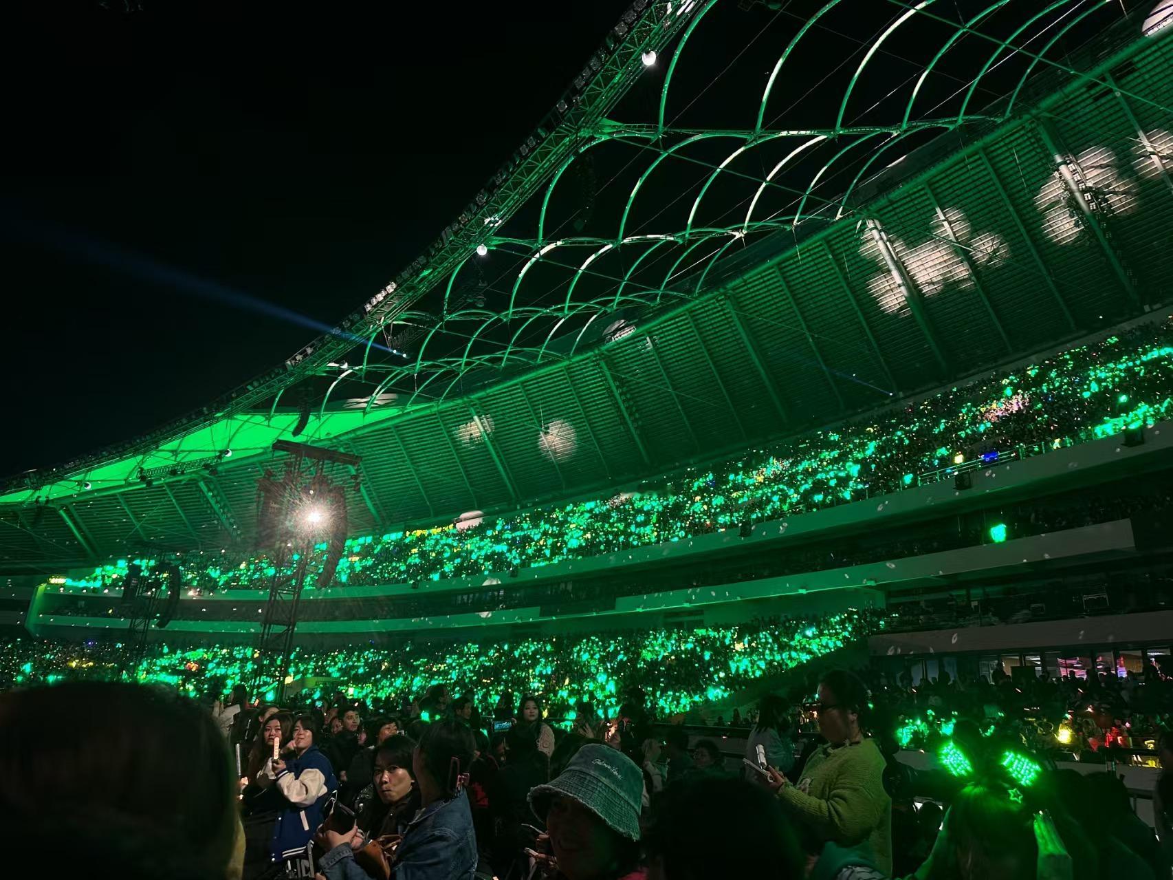 好久不见绿海一直在💚，我们一直在💚向全世界安利王一博摩托姐姐只爱王一博