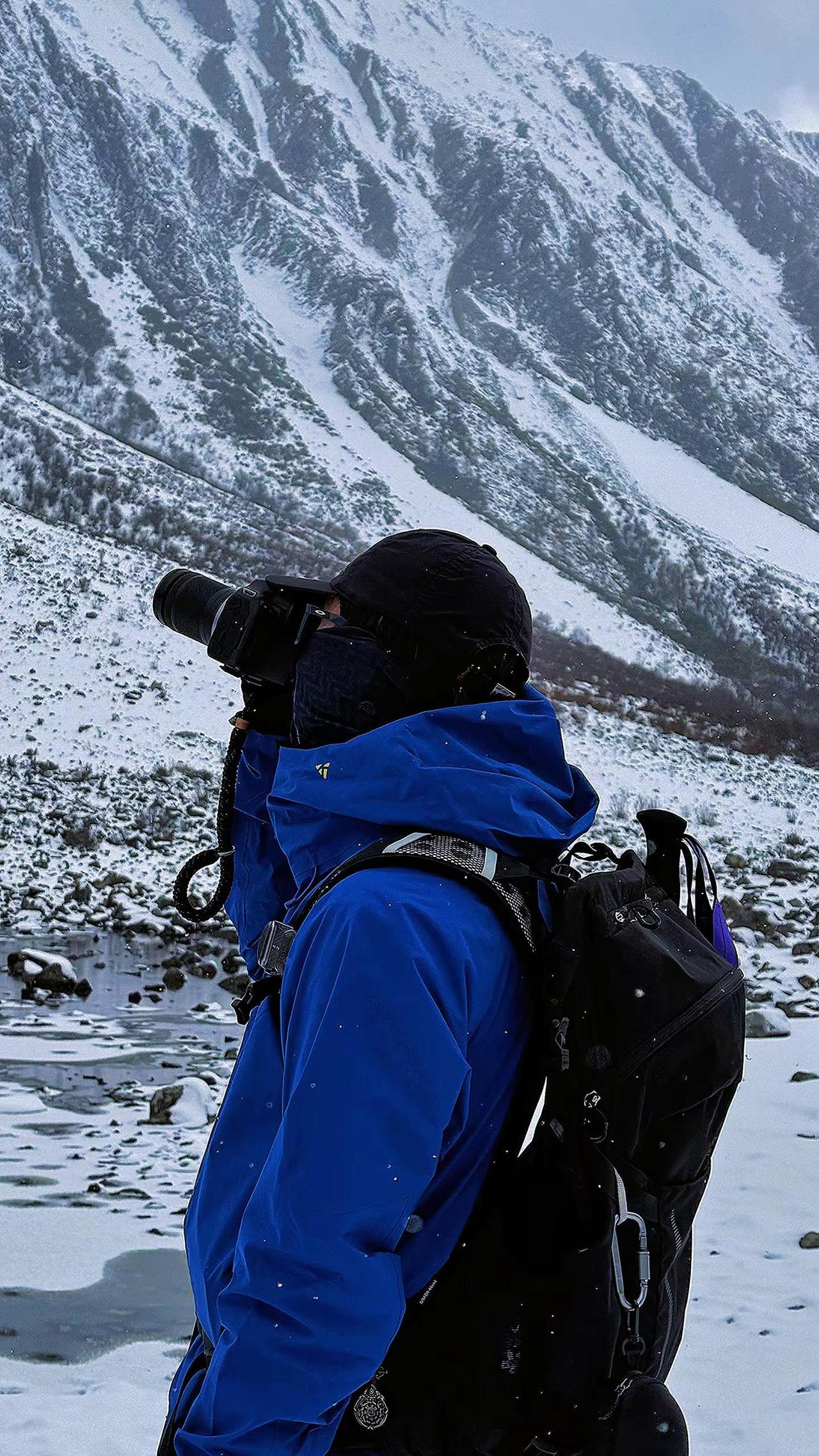 顶级的伴侣是并肩对抗世界 ，而不是彼此设防 ！在一起时，聊什么不重要，有人陪你聊