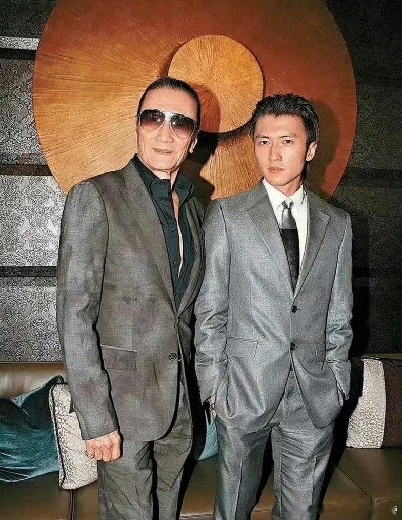 谢霆锋本周还有演唱会本周演唱会现场后劲超大，又唱又跳活力满满，每首经典合唱都戳心