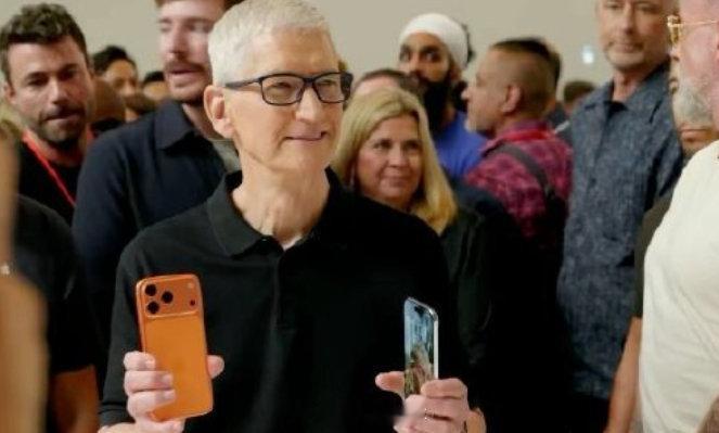 【多方回应库克不再担任苹果CEO】多方回应库克将卸任苹果CEO苹果公司今日宣布，