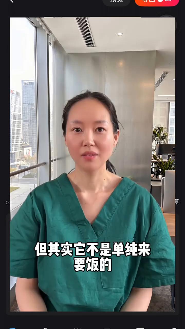猫为什么在早上的时候对人最亲近？其实这背后藏着一个让人心疼的秘密。很多人以为猫一