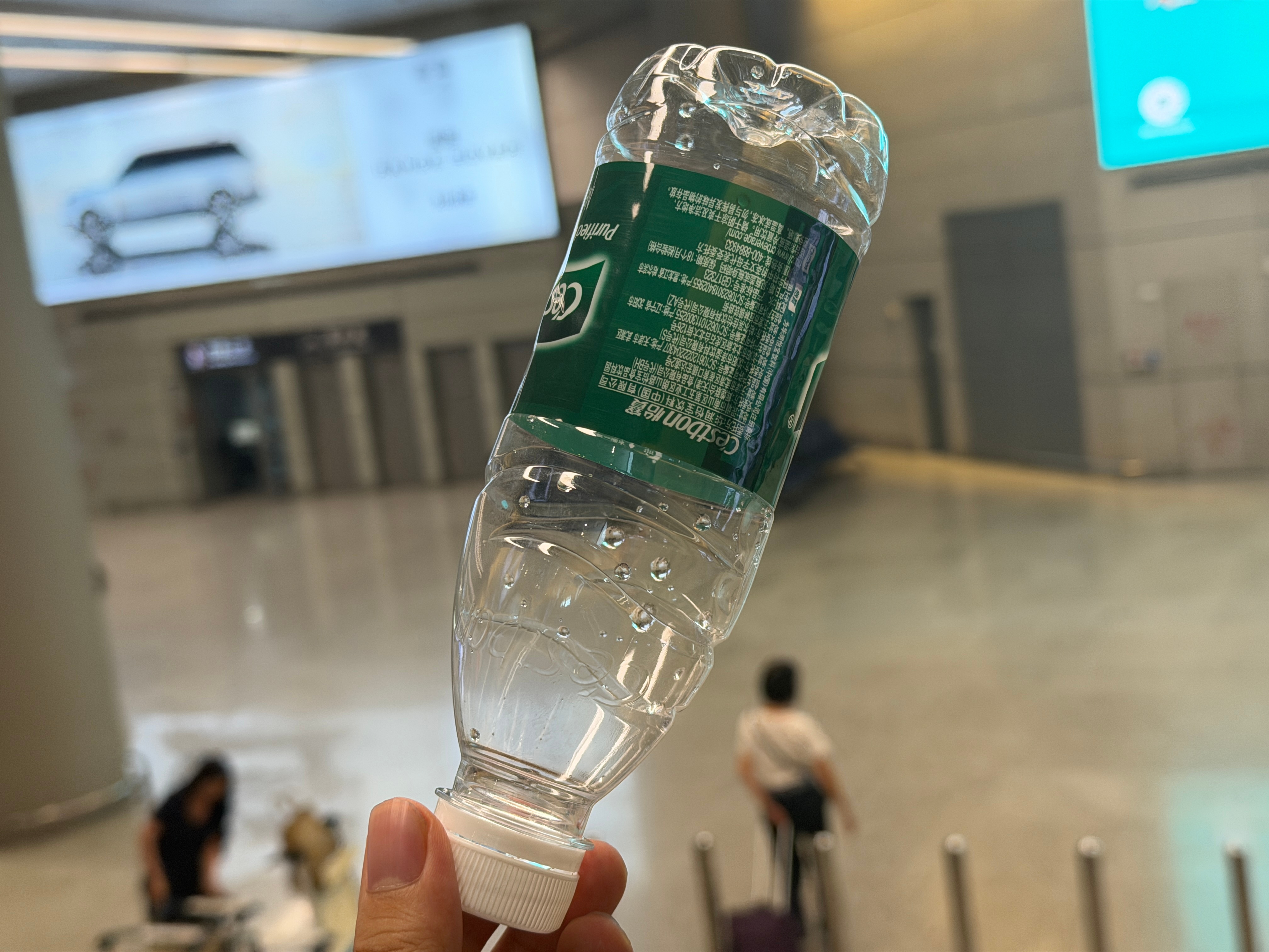 兄弟们记得喝水，这是我今天的第四瓶。