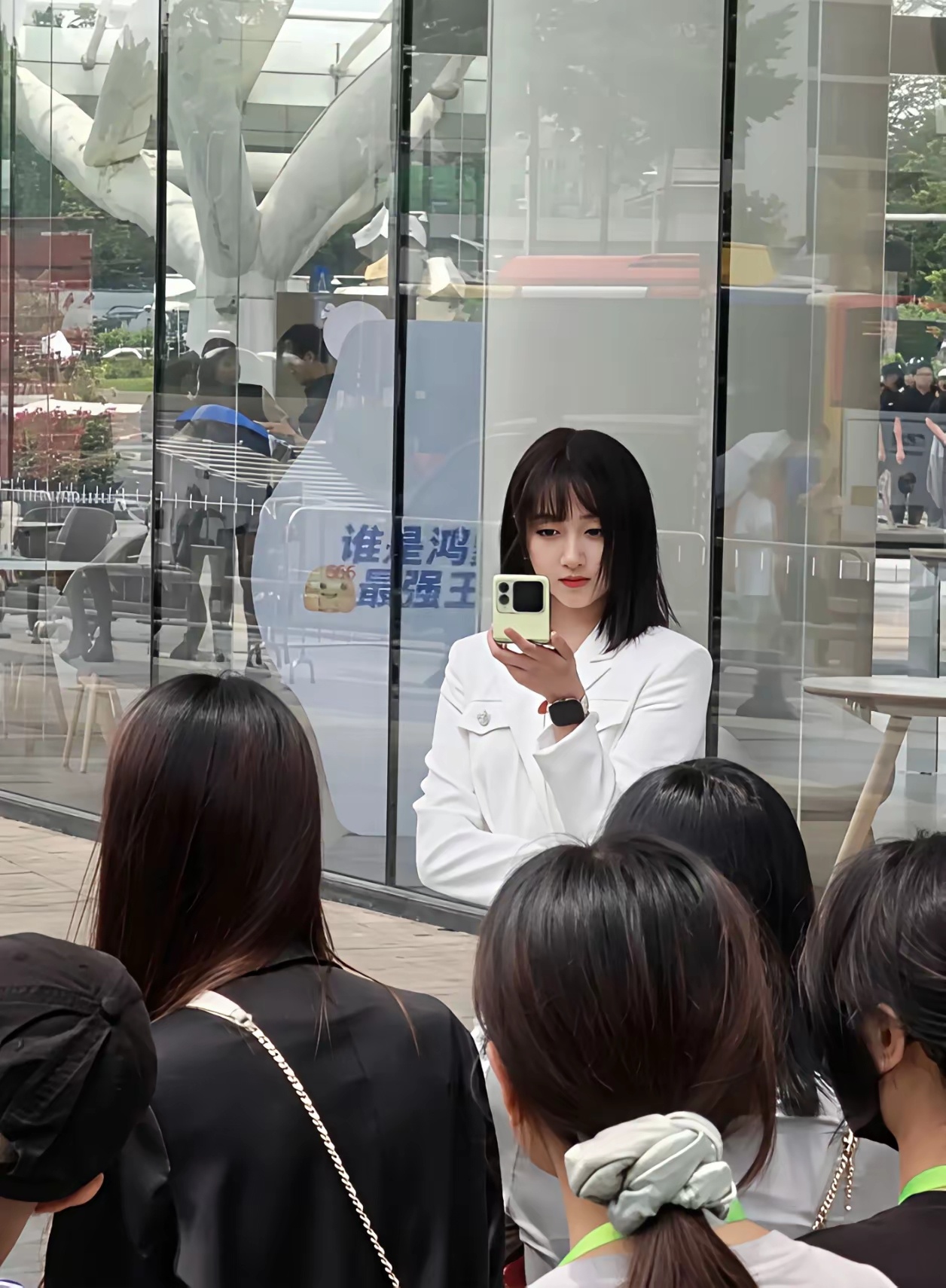 她长相身材都很好，只是每次的妆造一言难尽…… 