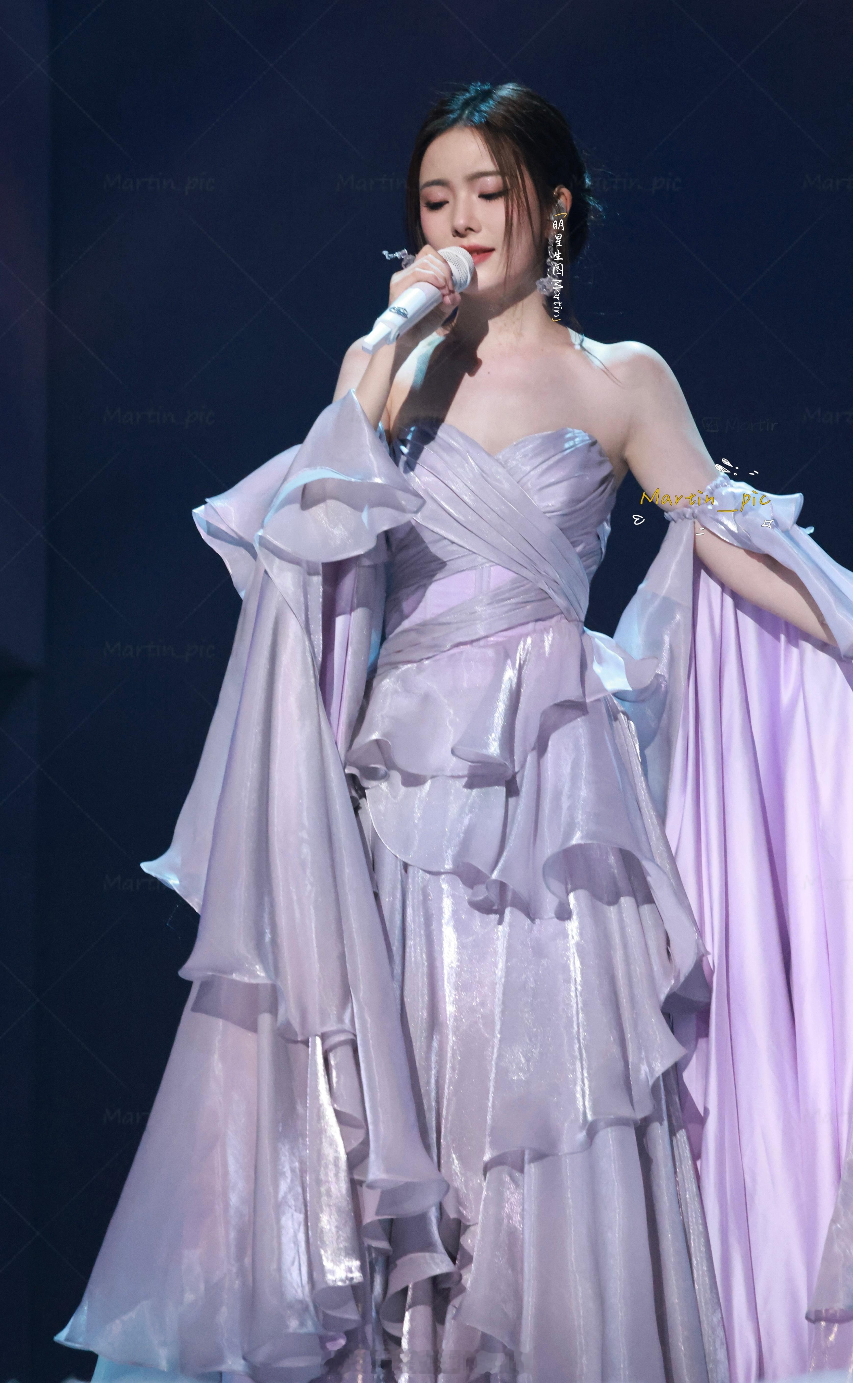 陈卓璇 [心] 歌手陈卓璇 陈卓璇 250923抖音心动舞台生图掉落~紫色系公主