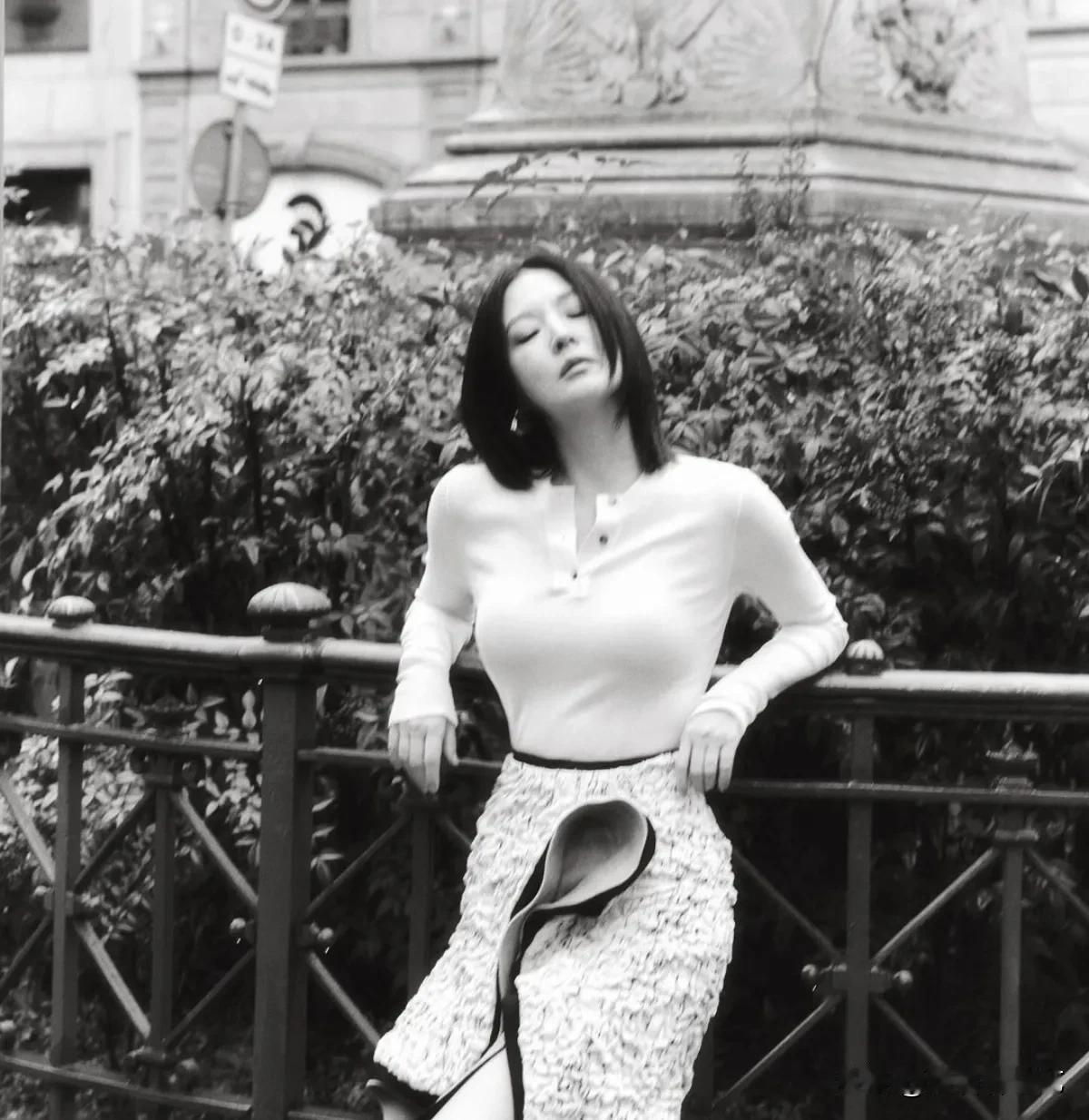 26日，演员李英爱在自己的Instagram上上传了多张照片。公开的照片中，李英