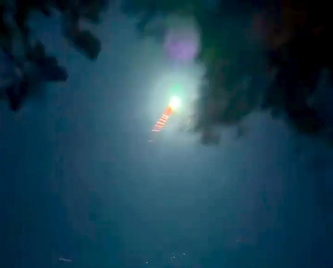 最近半个多月，美国接连出现两次罕见的火流星天象，被NASA全程监测记录下来。
先