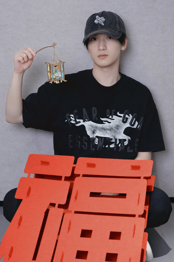 严浩翔元宵节营业了严浩翔元宵节吃汤圆   严浩翔元宵节营业了，严浩翔元宵节吃汤圆