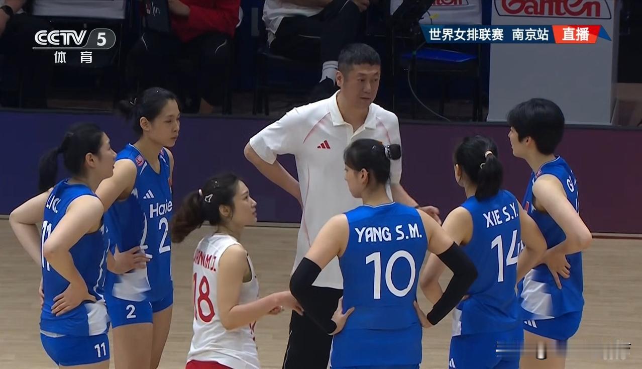 赵勇的“青春风暴”路线无比正确！南京站最后一战对阵世界第三的波兰女排，20岁的小