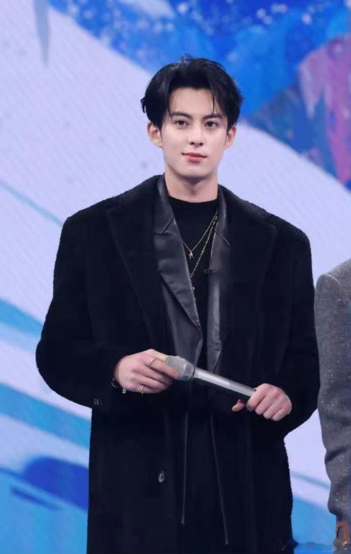 新浪扫楼选手未来想成为王鹤棣新浪扫楼选手野心值拉满！直言想成为王鹤棣，这股想火的