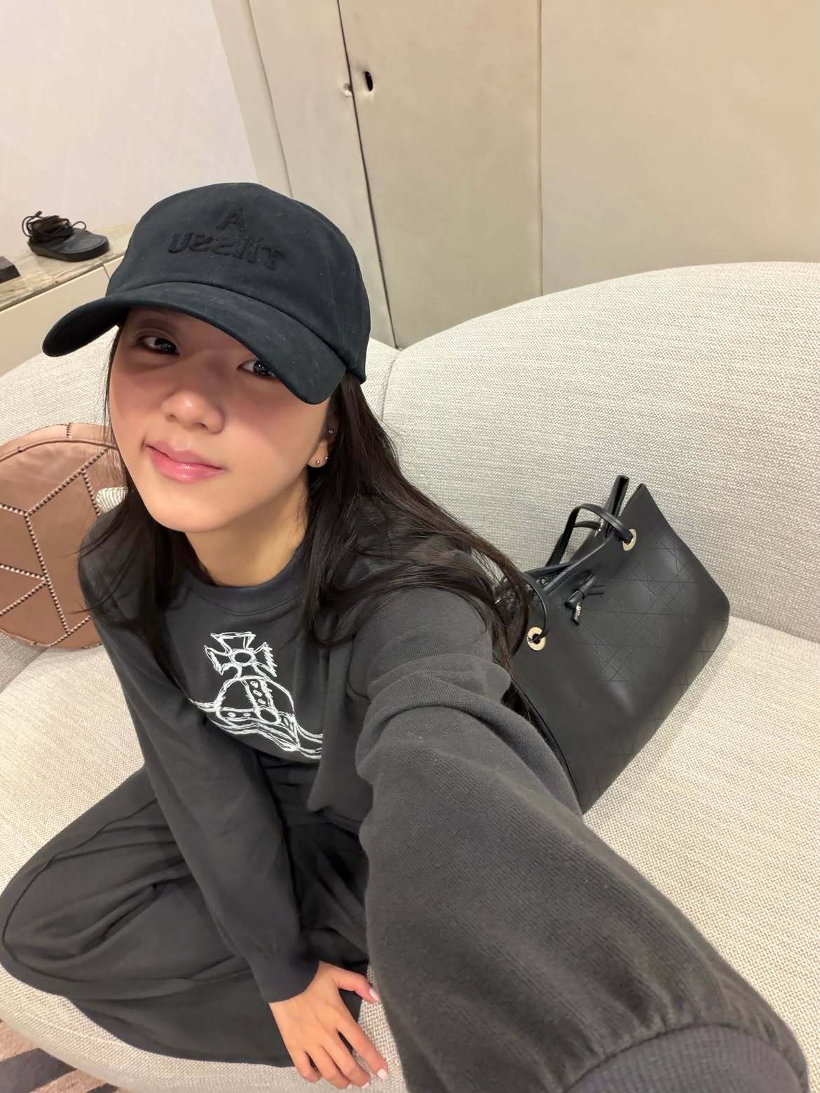 261006 Jisoo更新 IG🐇完全巴黎日记，几乎给每张图都配了文字说明，