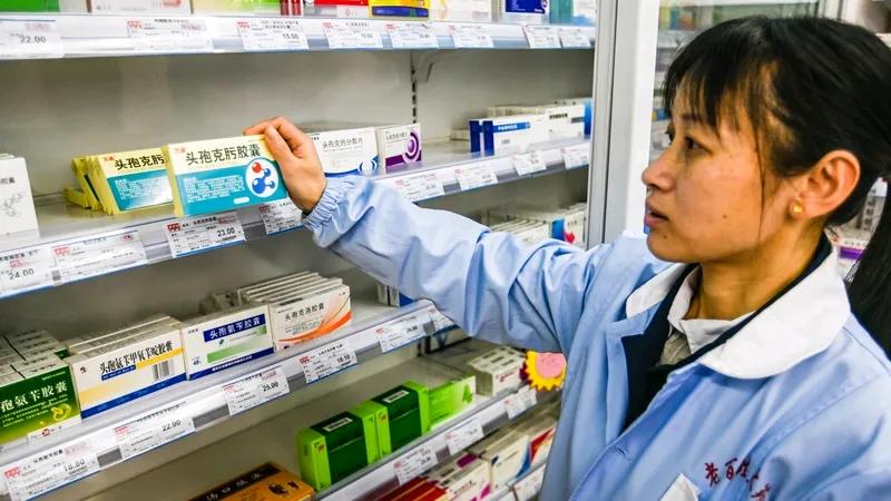 感冒都二十多天了，一直流鼻涕、咳嗽。
在药店和医院总共买了四次药。前三次买药都是