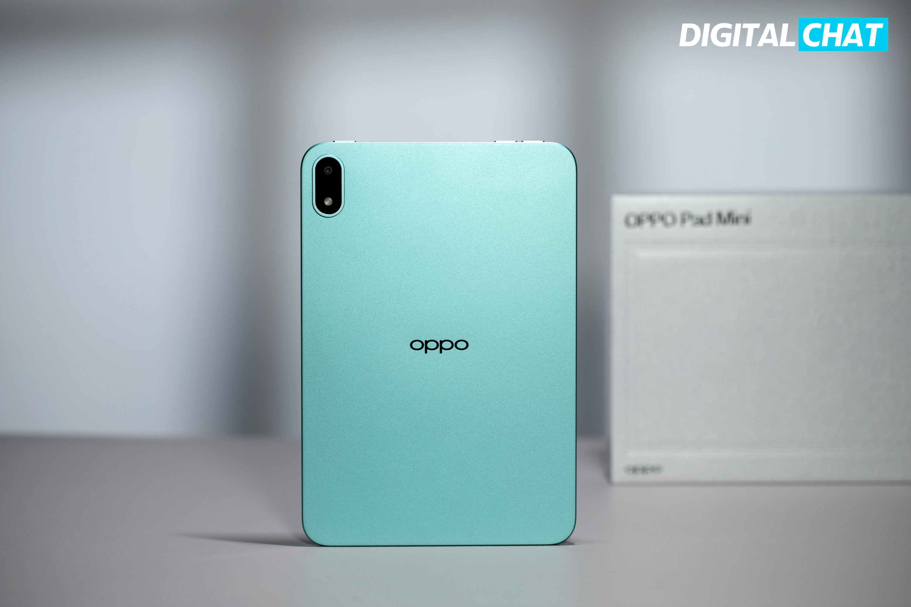 给大家看看OPPO Pad Mini「薄荷青」，上手第一感觉就是精致又趁手，8.