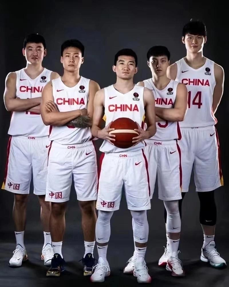 形势危急：日本2胜0负积4分领跑，中国0胜2负垫底。若再败，出线概率骤降至30%