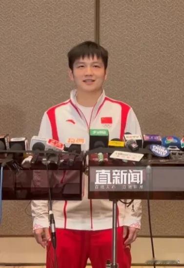 樊振东回答明年是否参加全运会

在内地奥运健儿访问澳门的热烈氛围中，国乒名将樊振