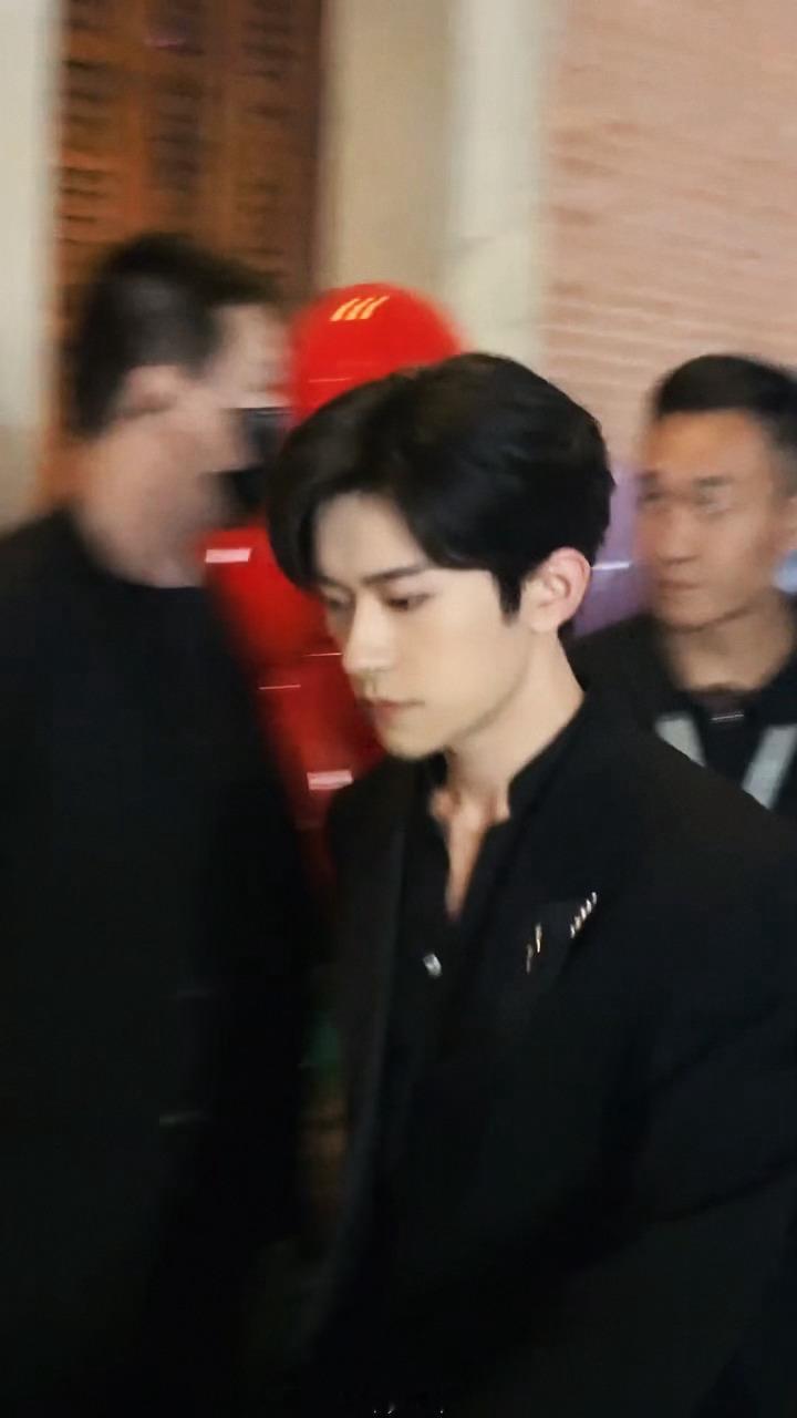 越夜越美丽✨易烊千玺 上海 ​​​