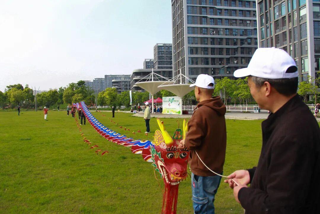 半生匠心系纸鸢，这位风筝老人盼非遗技艺乘着春风代代相传。手工风筝不只是一门手艺，