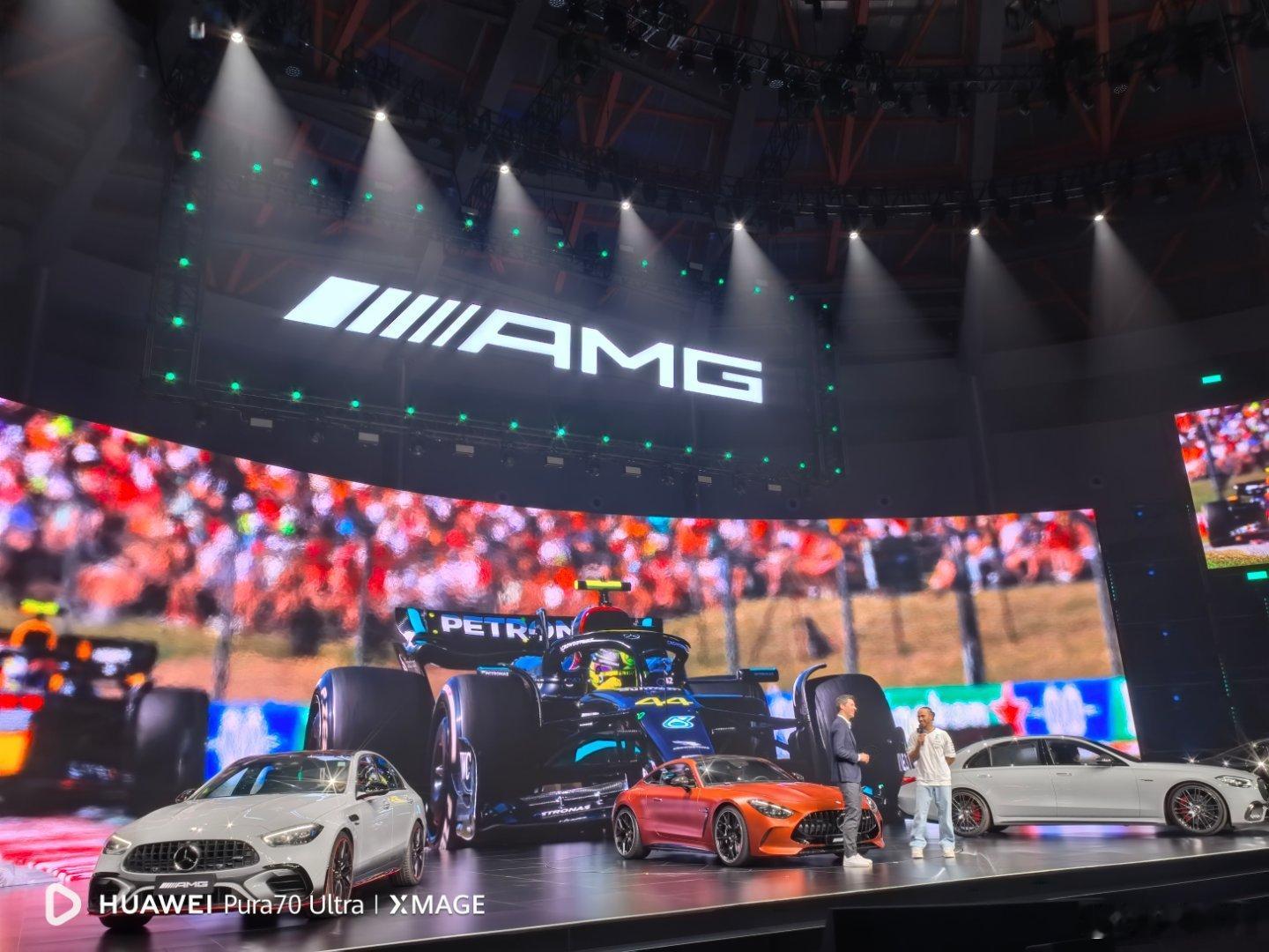 哇哦！AMG发布会汉密尔顿来啦！ #AMG从赛道到街道#  ​​​