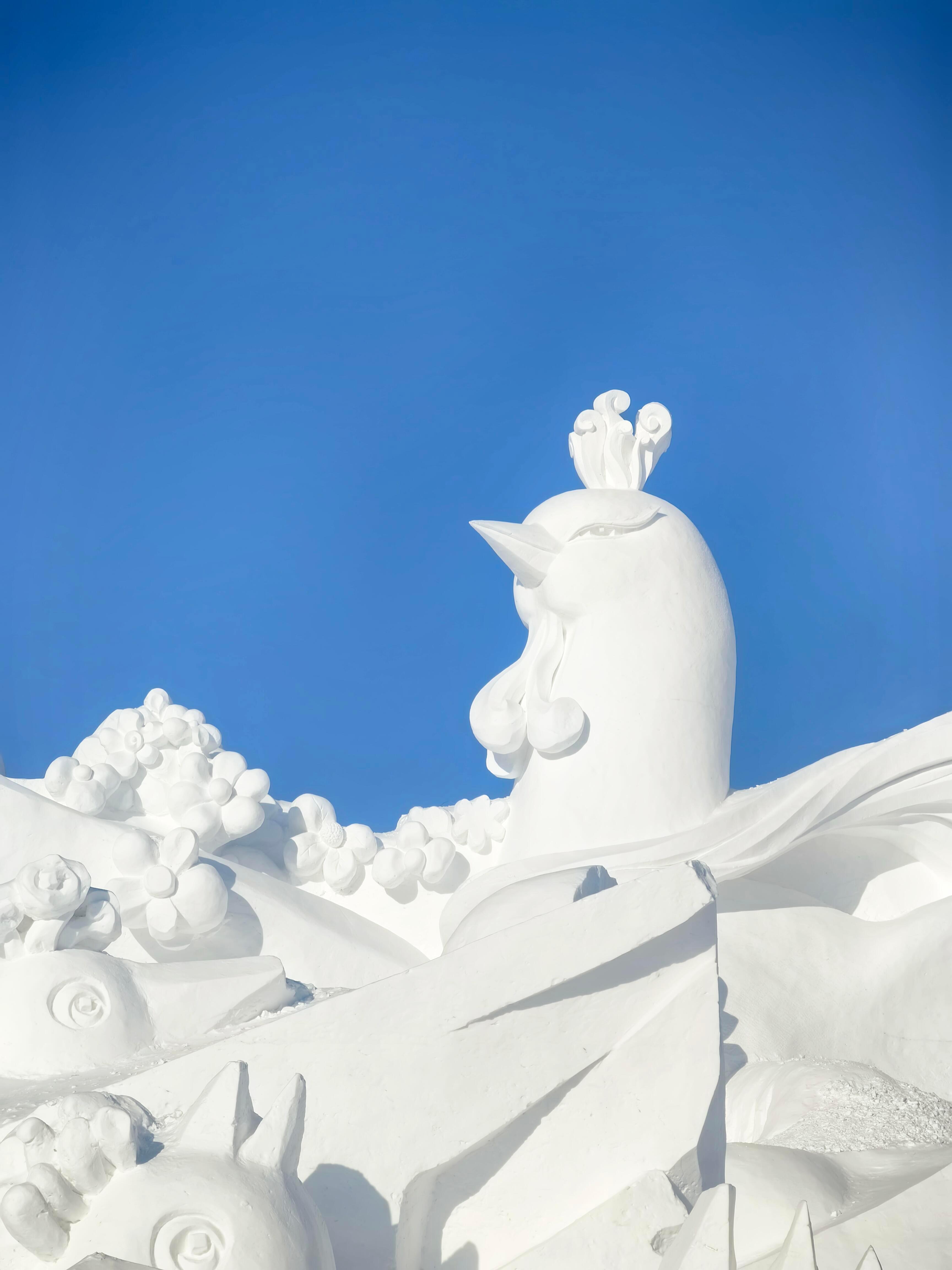 哈尔滨的雪雕藏着四十多年的冬日情怀！1988年第一届雪雕比赛拉开序幕，一百多位爱