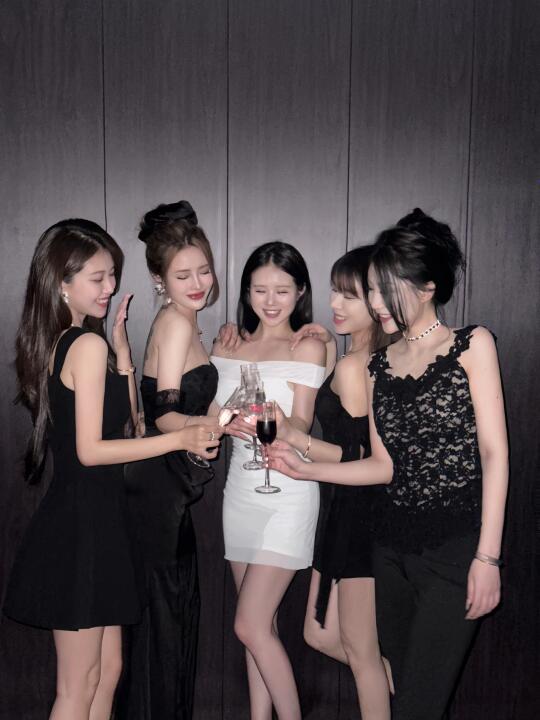 存一些姐妹餐厅聚会拍照姿势