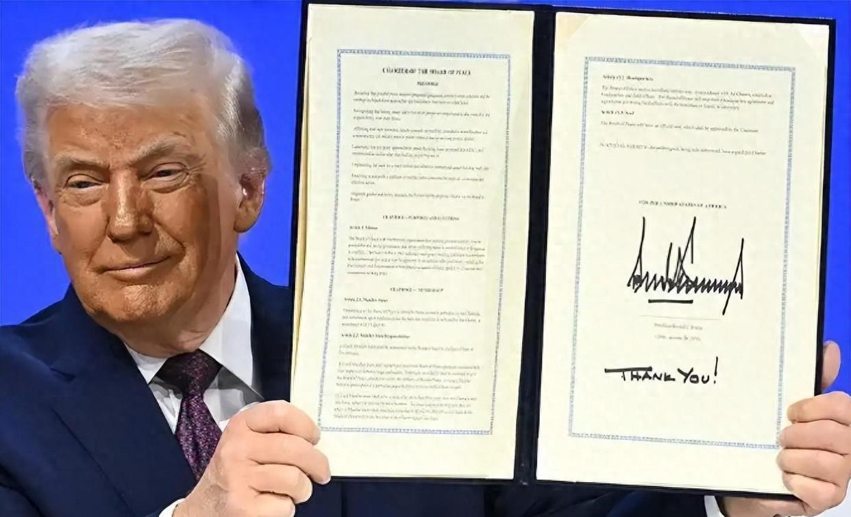 特朗普建了一个“和平委员会”的群，已经有19好友已入群，让人感兴趣的是普京的表态