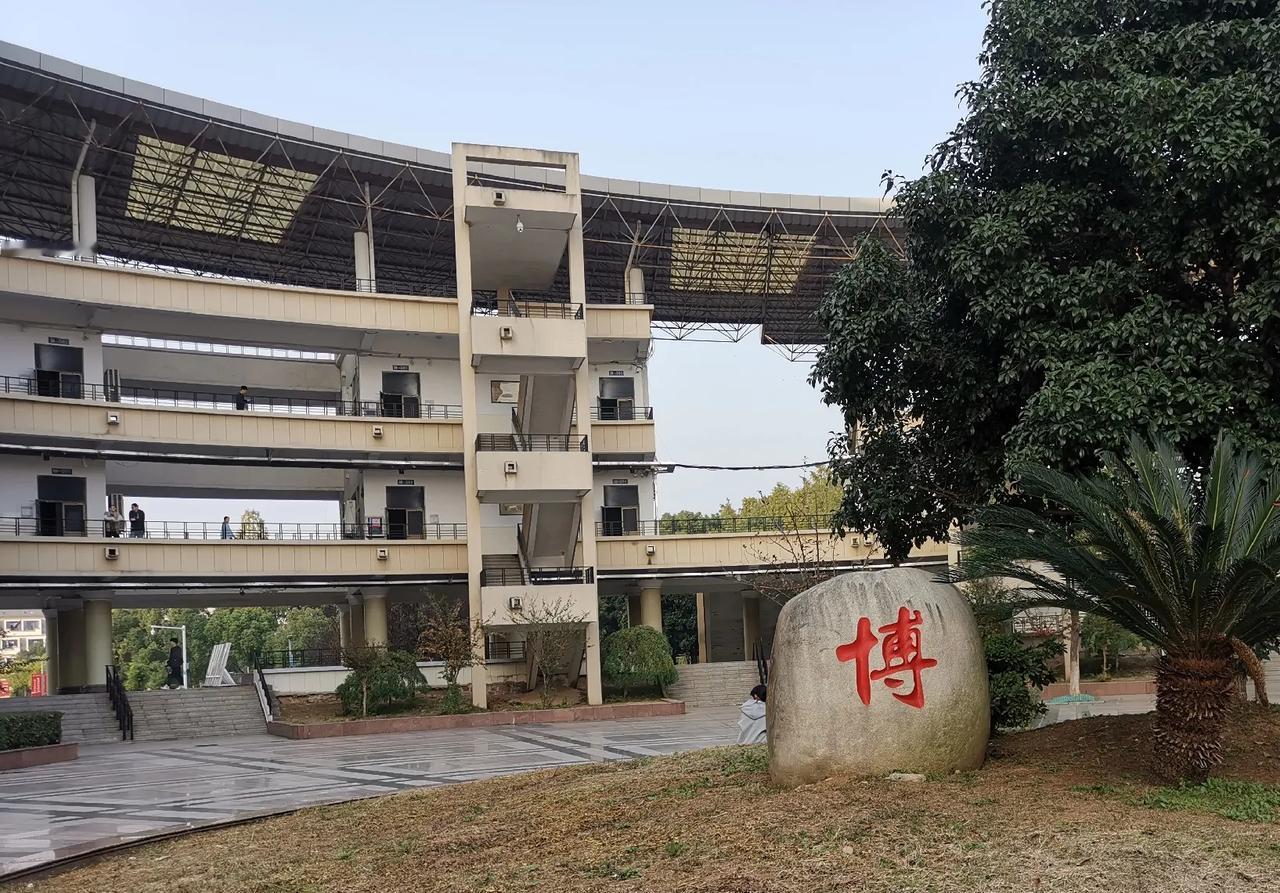 高分子材料专业生产实习意义：
#工程技术教育# 
高分子材料与工程专业的实习对