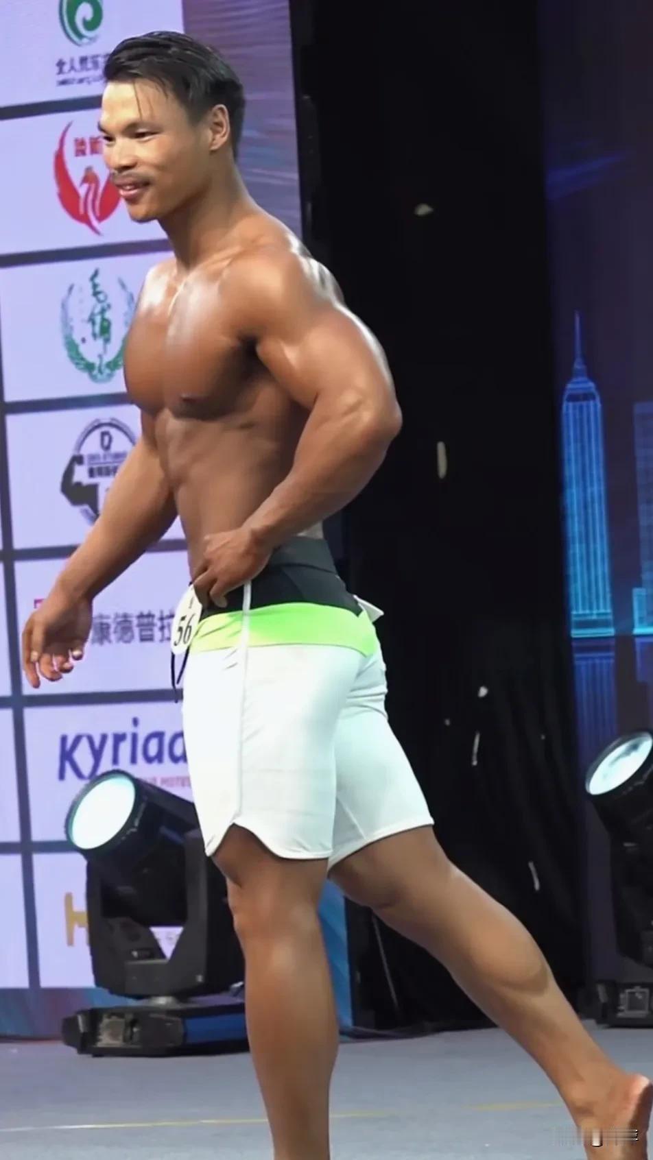 嘴哥练的这一身肌肉真的好有形啊！