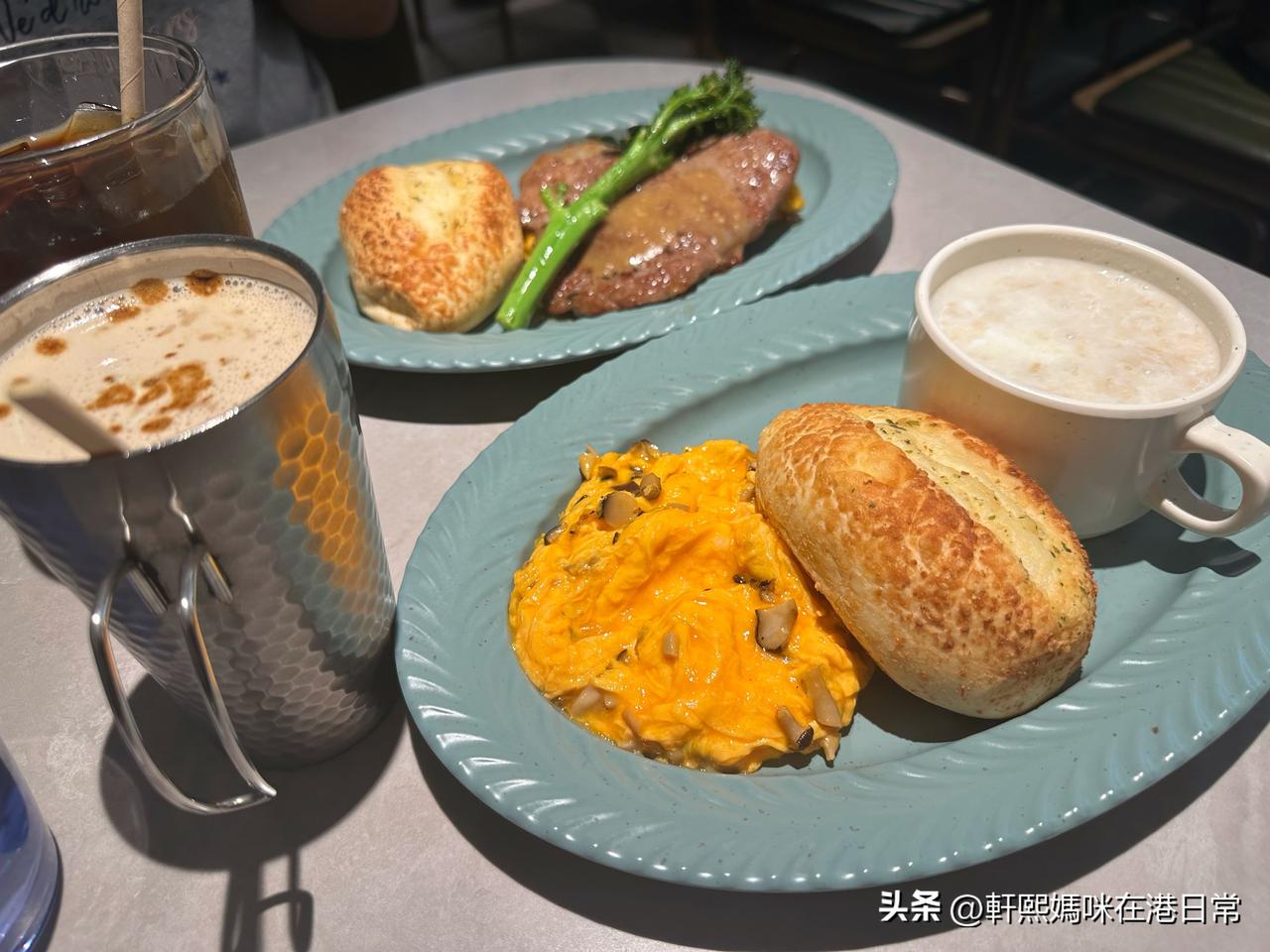 连续两天的早餐都在外面吃的，一顿跟朋友，一顿跟老公，回来还给自己补给一杯冰拿铁，