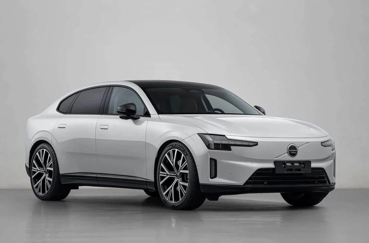 ES90是沃尔沃基于SPA2纯电平台打造的一款旗舰级纯电动轿车，可以看作是沃尔沃