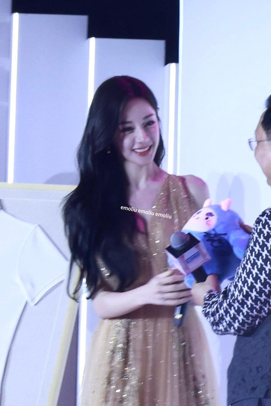 迪丽热巴0603生日快乐 dlrb 今天星期巴 dlrb 迪丽热巴“我想尝试新鲜