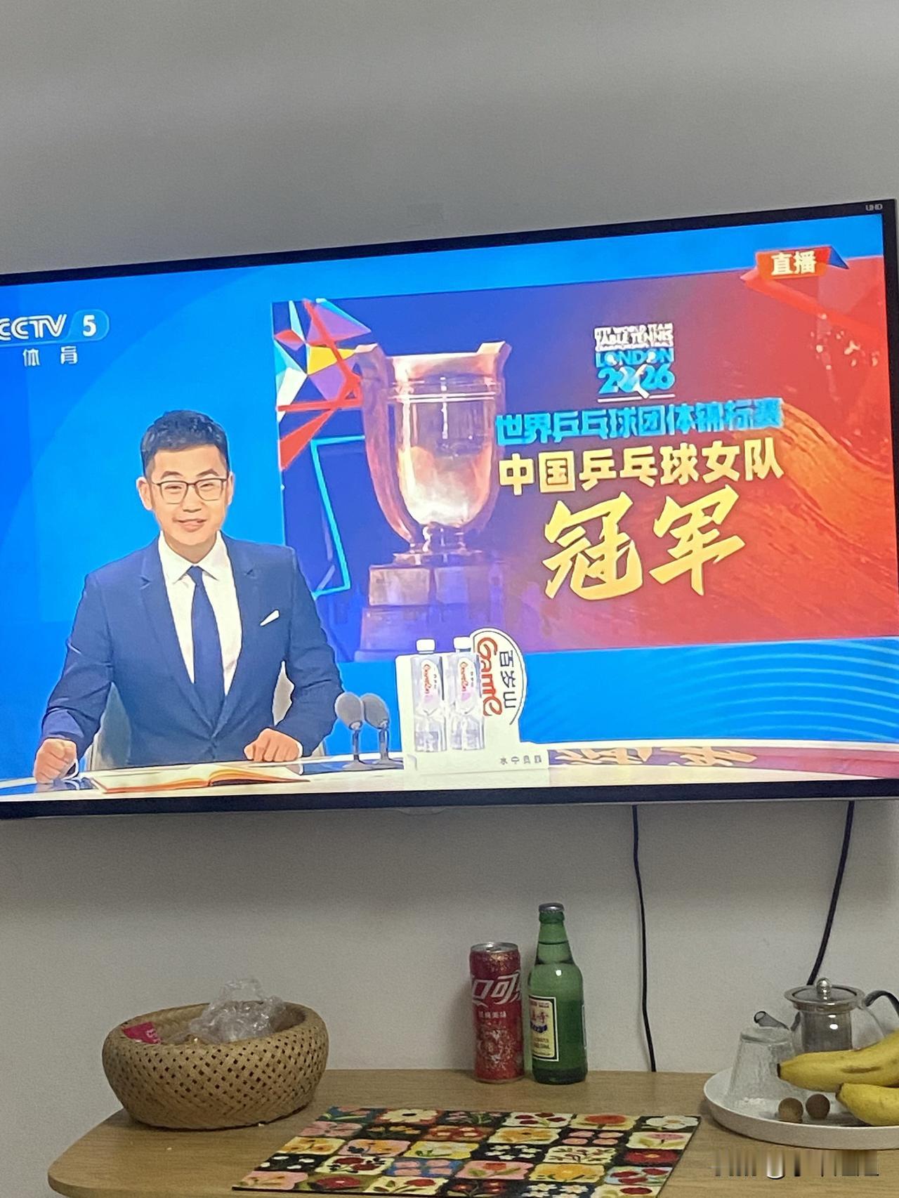 中国乒乓女团获得伦敦世乒赛团体冠军！以3比2击败日本队，获得考比伦杯！
孙颖莎，