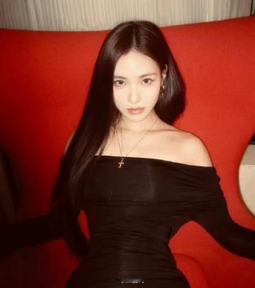 森碟与小S二女儿差不多大，然而一个是正常的少女穿着，另一个却打扮的非常成熟 热图