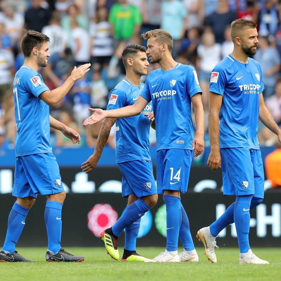 006 德乙  波鸿 VS 德累斯顿波鸿作为降班马，本赛季仅仅排名德乙倒数，现在