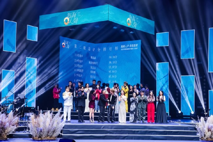 李春波在泉州用闽南语唱小芳  在泉州的街头，李春波用闽南语唱出了《小芳》的新感觉