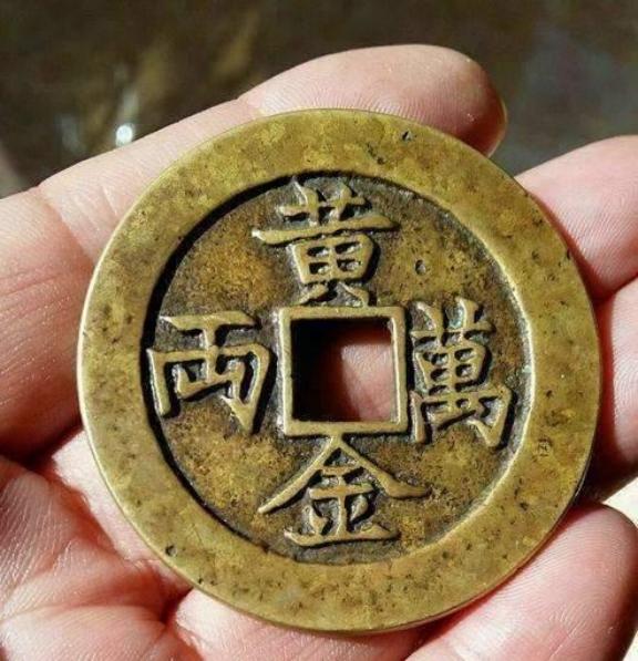 在古装剧中，我们常常看到皇帝一高兴，就赏赐黄金万两，画面中金光闪闪的黄金堆积如山
